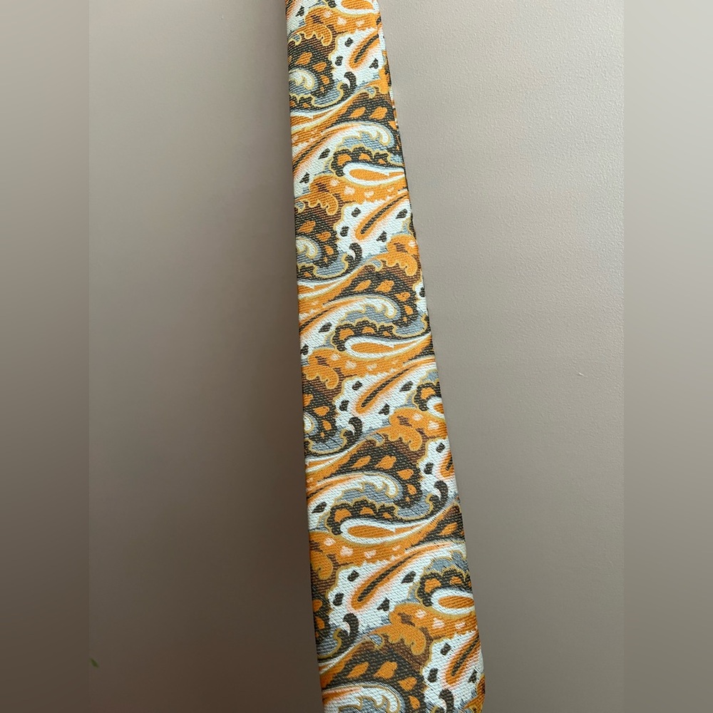 NWOT Vintage Carnaval de Paris Stacked Paisley Tie in Cream, Grey, & Orange. - Picture 5 of 12